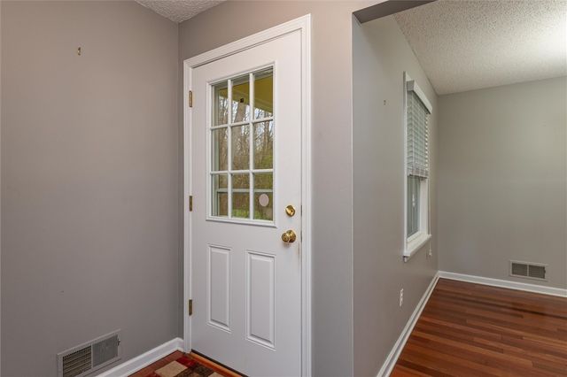 355 Upper Valley Rd, Gates, NY 14624