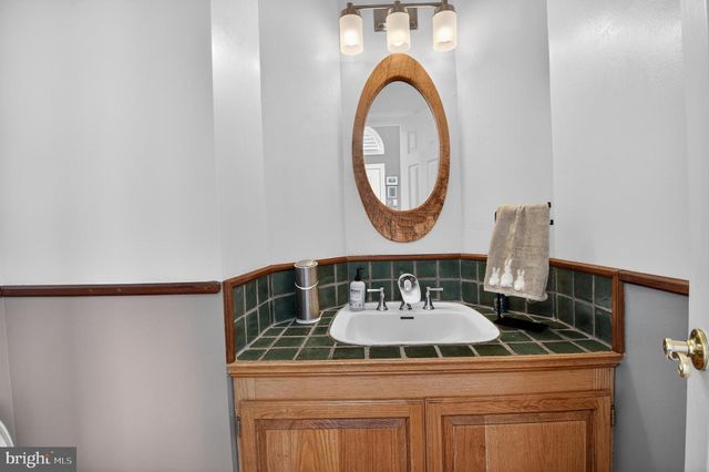 105 CROFTON HILL LN, Rockville, MD 20850