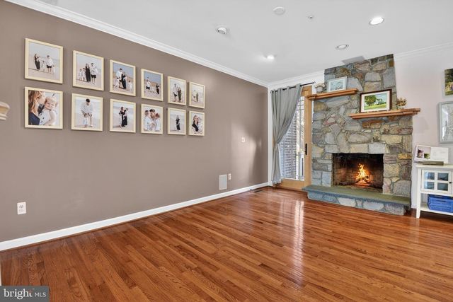 105 CROFTON HILL LN, Rockville, MD 20850