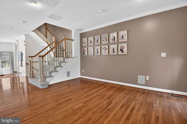 105 CROFTON HILL LN, Rockville, MD 20850