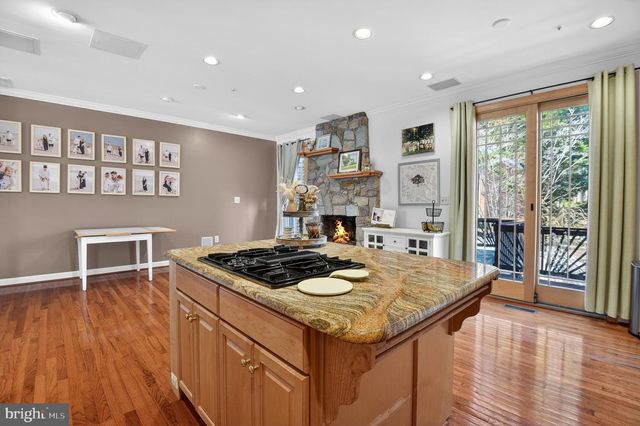 105 CROFTON HILL LN, Rockville, MD 20850