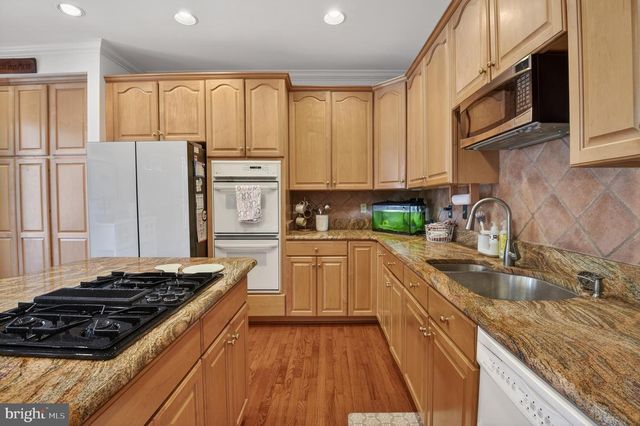 105 CROFTON HILL LN, Rockville, MD 20850