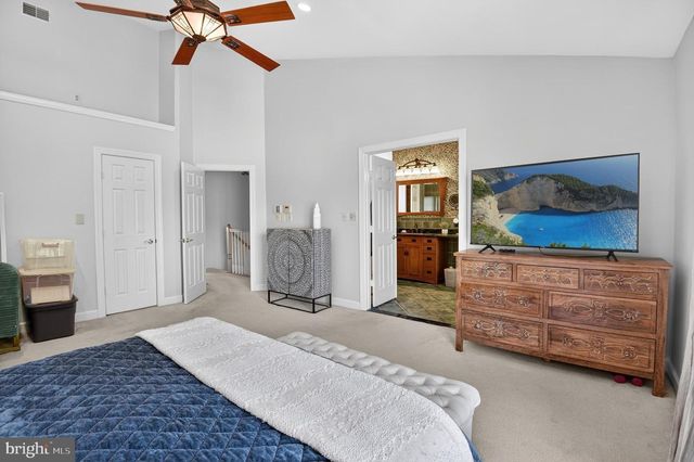 105 CROFTON HILL LN, Rockville, MD 20850