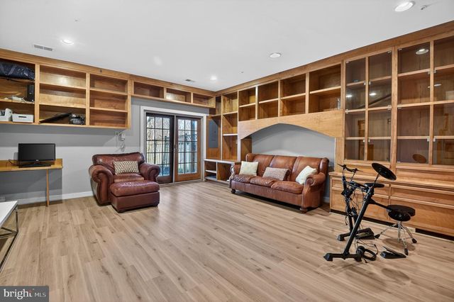 105 CROFTON HILL LN, Rockville, MD 20850