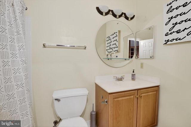 105 CROFTON HILL LN, Rockville, MD 20850