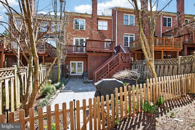 105 CROFTON HILL LN, Rockville, MD 20850