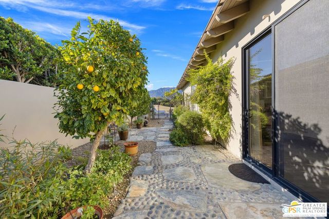 182 Loch Lomond Road, Rancho Mirage, CA 92270