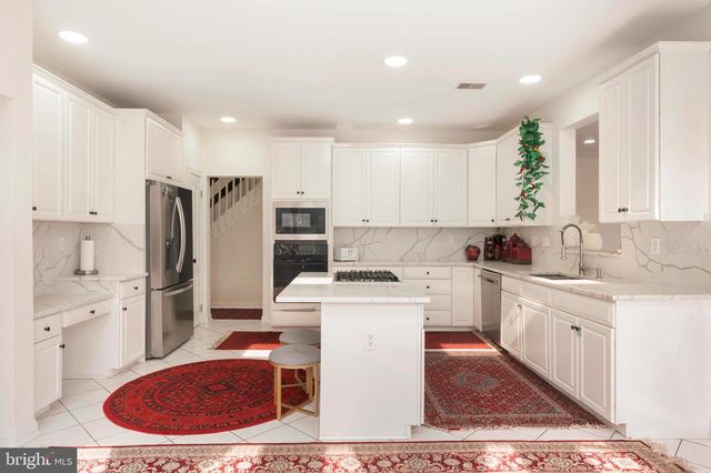 18 DARTMOUTH LN, Richboro, PA 18954