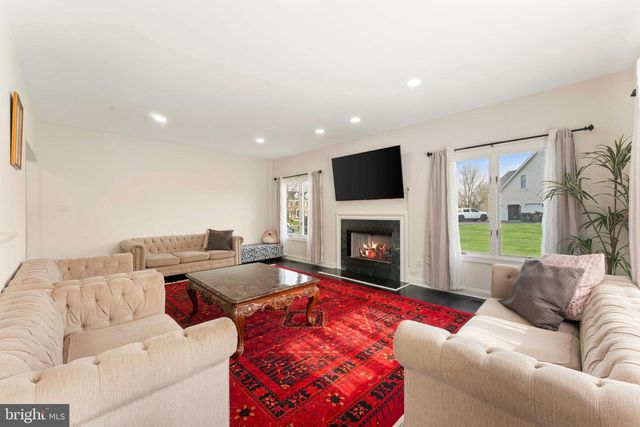 18 DARTMOUTH LN, Richboro, PA 18954