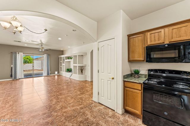 450 GUSKIN Road, Morristown, AZ 85342