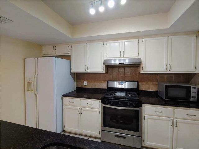 8340 Fathom CIR 401D, Austin, TX 78750