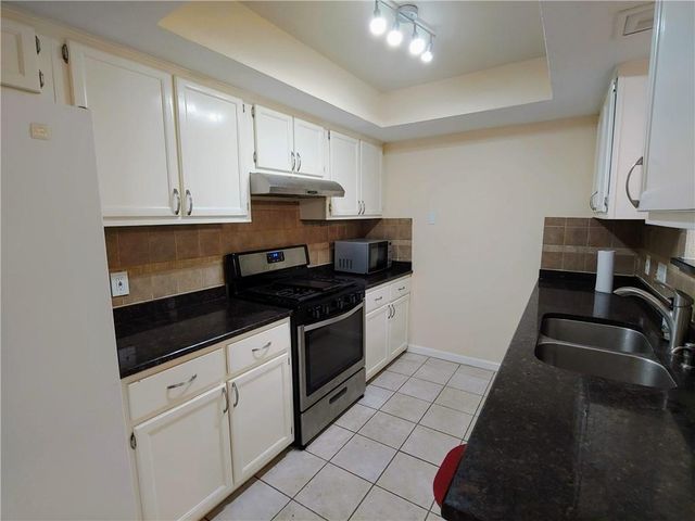 8340 Fathom CIR 401D, Austin, TX 78750