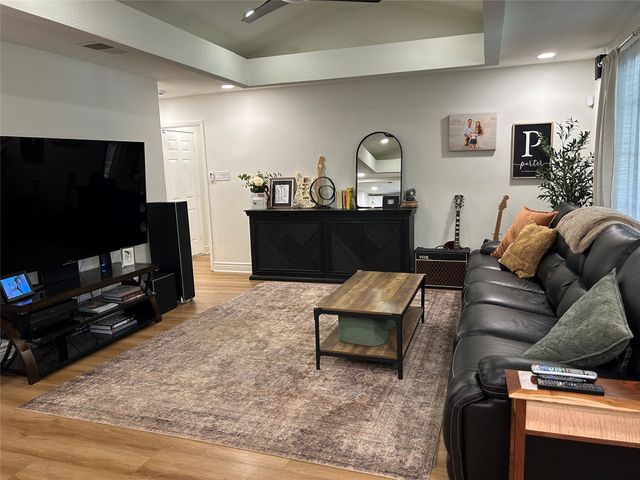 960 Meadowbrook, Grapevine, TX 76051