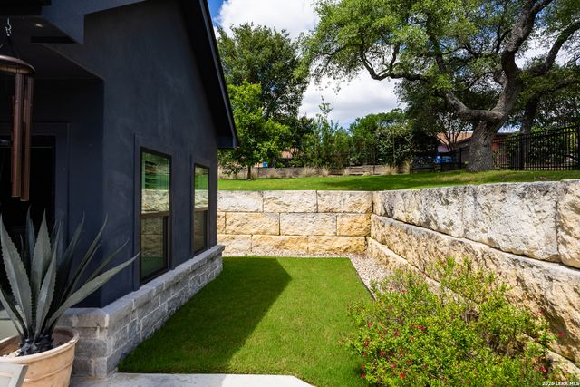2018 Naples Lane, Kerrville, TX 78028