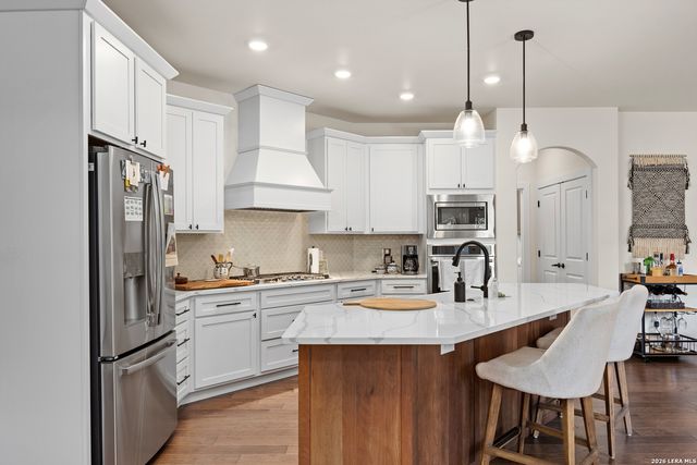 2018 Naples Lane, Kerrville, TX 78028