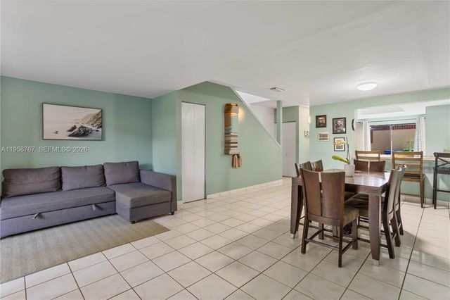4713 N Pine Island Road, Sunrise, FL 33351