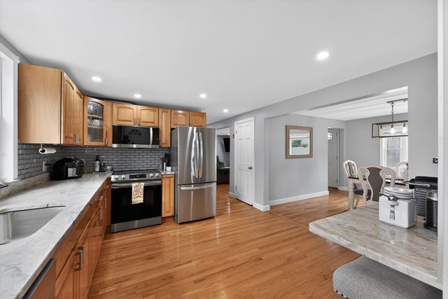 29 Elliott St, Danvers, MA 01923