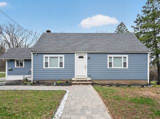 29 Elliott St, Danvers, MA 01923
