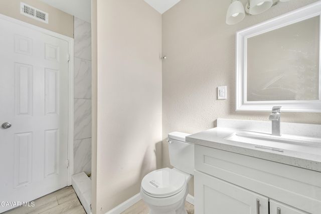 1041 W Avenue H2, Lancaster, CA 93534
