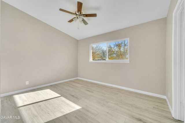1041 W Avenue H2, Lancaster, CA 93534