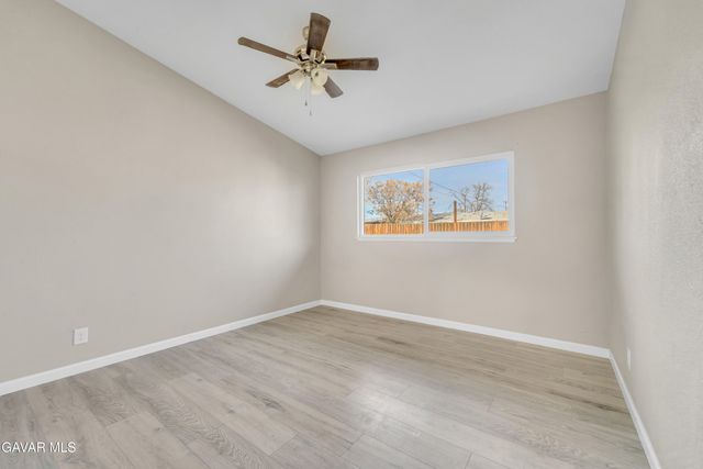 1041 W Avenue H2, Lancaster, CA 93534