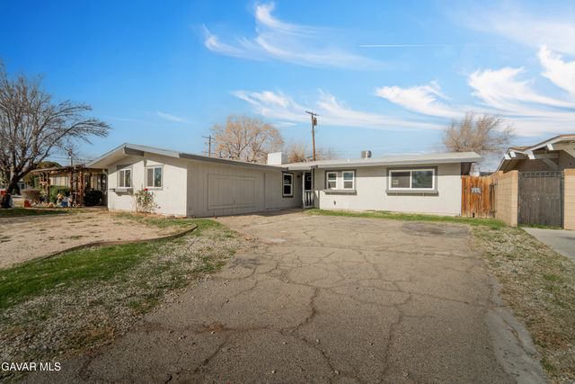 1041 W Avenue H2, Lancaster, CA 93534