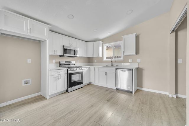 1041 W Avenue H2, Lancaster, CA 93534