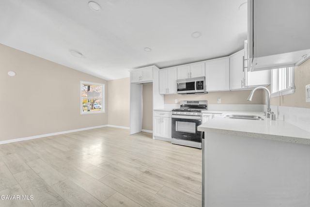 1041 W Avenue H2, Lancaster, CA 93534