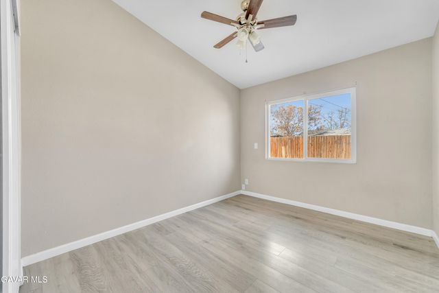 1041 W Avenue H2, Lancaster, CA 93534