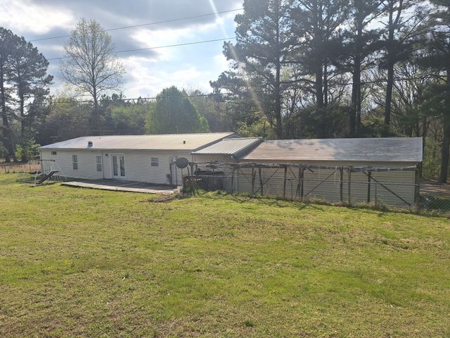 20 Gaston Dr, Leoma, TN 38468