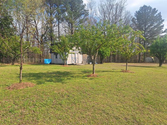 20 Gaston Dr, Leoma, TN 38468