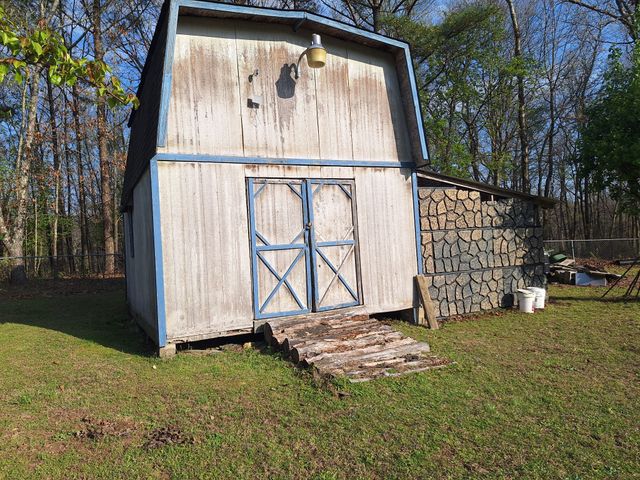 20 Gaston Dr, Leoma, TN 38468