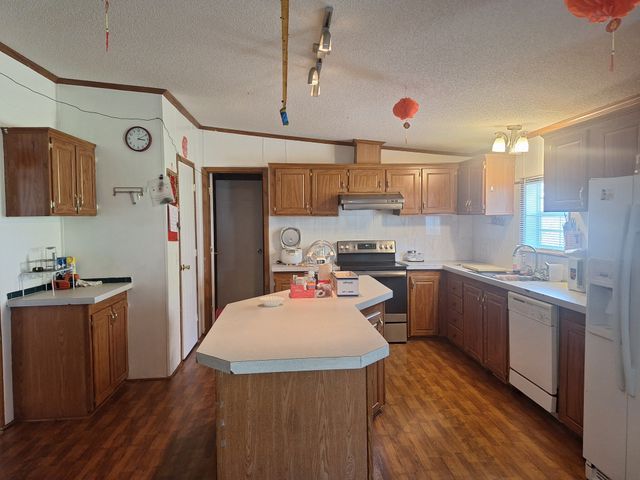 20 Gaston Dr, Leoma, TN 38468