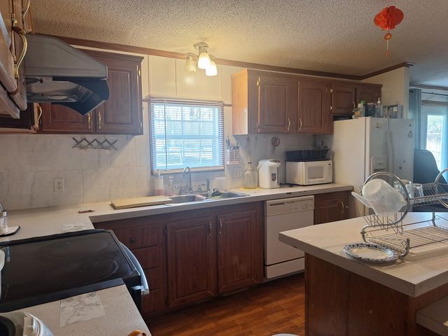 20 Gaston Dr, Leoma, TN 38468