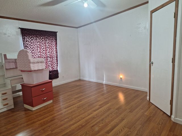 20 Gaston Dr, Leoma, TN 38468