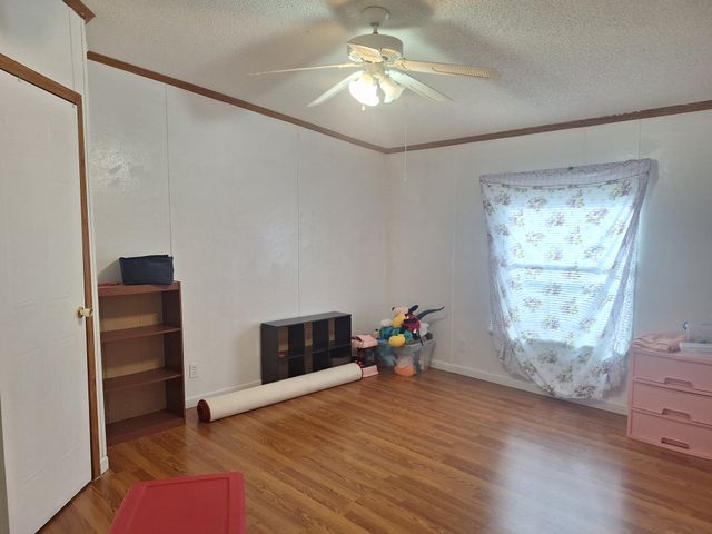 20 Gaston Dr, Leoma, TN 38468