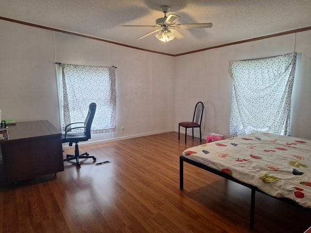 20 Gaston Dr, Leoma, TN 38468
