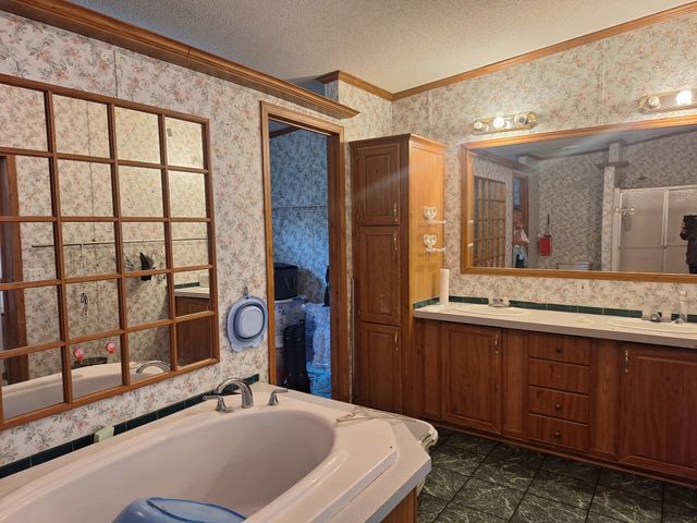20 Gaston Dr, Leoma, TN 38468