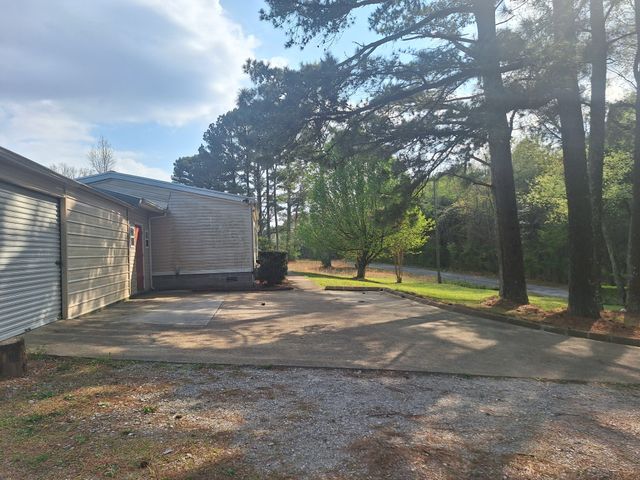 20 Gaston Dr, Leoma, TN 38468