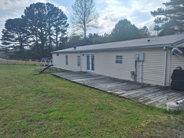 20 Gaston Dr, Leoma, TN 38468