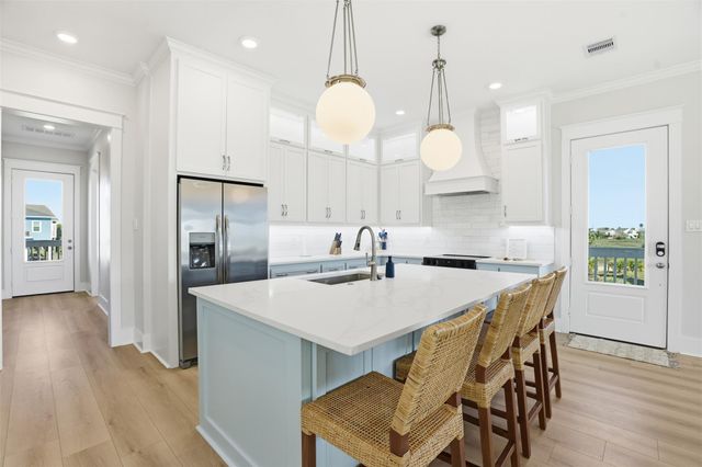 4010 Miramar Court, Galveston, TX 77554