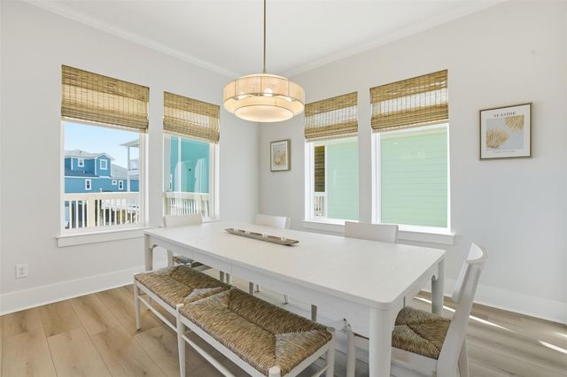 4010 Miramar Court, Galveston, TX 77554