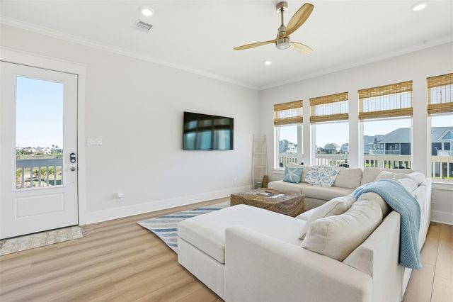 4010 Miramar Court, Galveston, TX 77554