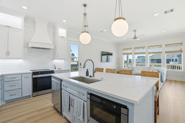 4010 Miramar Court, Galveston, TX 77554