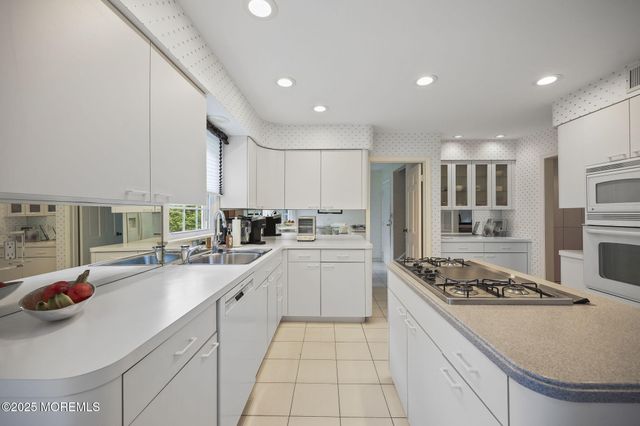 5 Woods Road, West Long Branch, NJ 07764