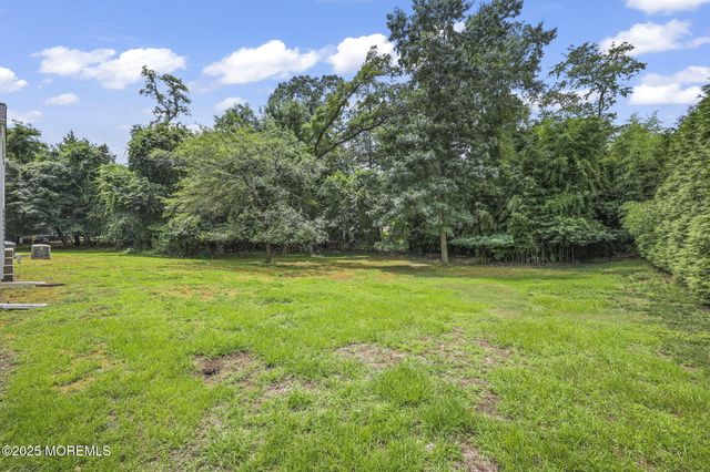 5 Woods Road, West Long Branch, NJ 07764