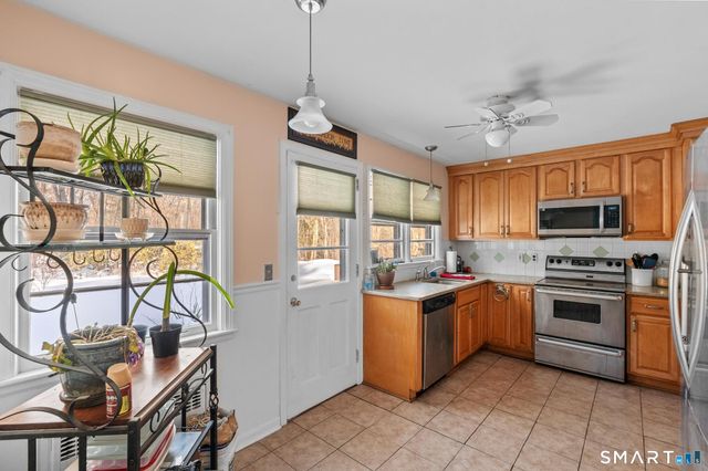 10 Staeth Road, East Hampton, CT 06424