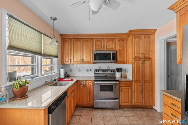 10 Staeth Road, East Hampton, CT 06424