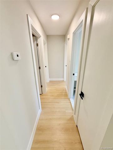 828 E Elza Avenue, Hazel Park, MI 48030