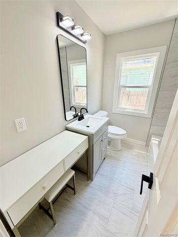 828 E Elza Avenue, Hazel Park, MI 48030